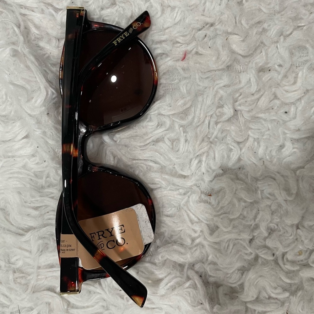 FRYE AND CO. 100% UV LENS PROTECTION GLASSES